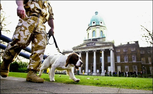 060822145402.1v1ubtkt0_a-dog-and-his-handler-are-seen-outside-the-imperiab.jpg