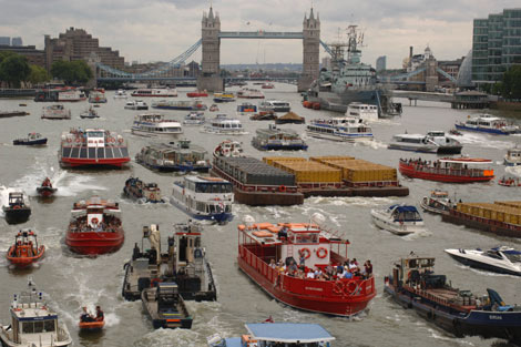 13_9_06_thamesmontage.jpg