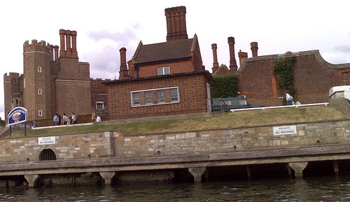 HamptonCourt02.jpg