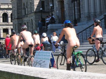 070507nakedbikeride.jpg