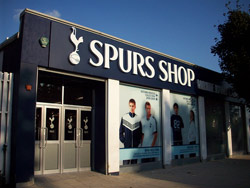 0610_spursshop.jpg