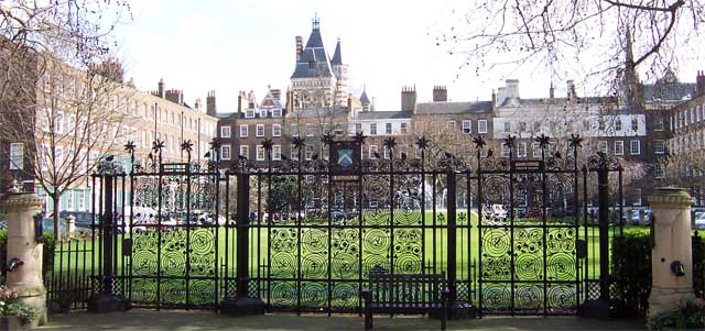 http://d4k7s9ho8qact.cloudfront.net/wp-content/uploads/2008/12/lincolns-inn-square.jpg?9d7bd4