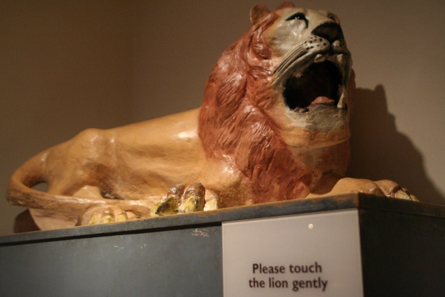 0902-horniman-lion.jpg