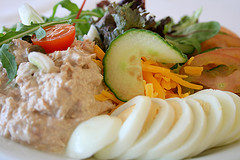 schoolsaladMay09.jpg