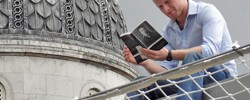 13564_plinthreader 'Curse this yob culture'.
