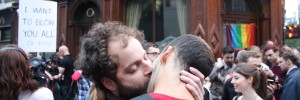 two men kissing outside the John Snow pub
