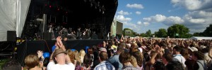 05-StageCrowd