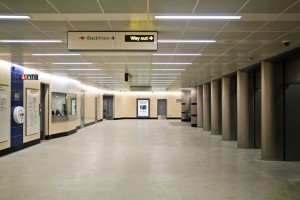 The walkway between the eastbound and westbound platforms