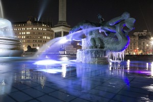 london_ice_trafalgar_square_fountain