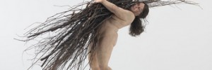 Ron Mueck, Woman with Sticks