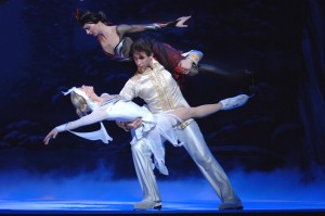 Swan_Lake_on_Ice_-_3_Lift