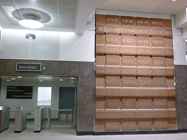 Destination stones at Blackfriars