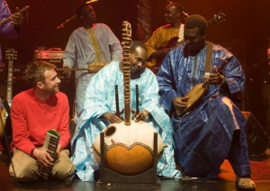 Damon Abarn on stage with Malian musicians Toumani Diabaté and Bassekou Kouyate, by Andy Buurman