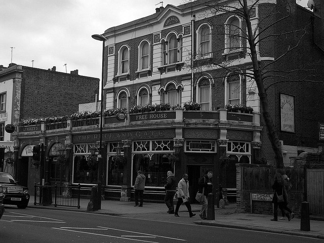 bullandgate_060213