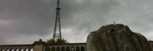 Headless statue, ominous skies / image by Martin Austwick